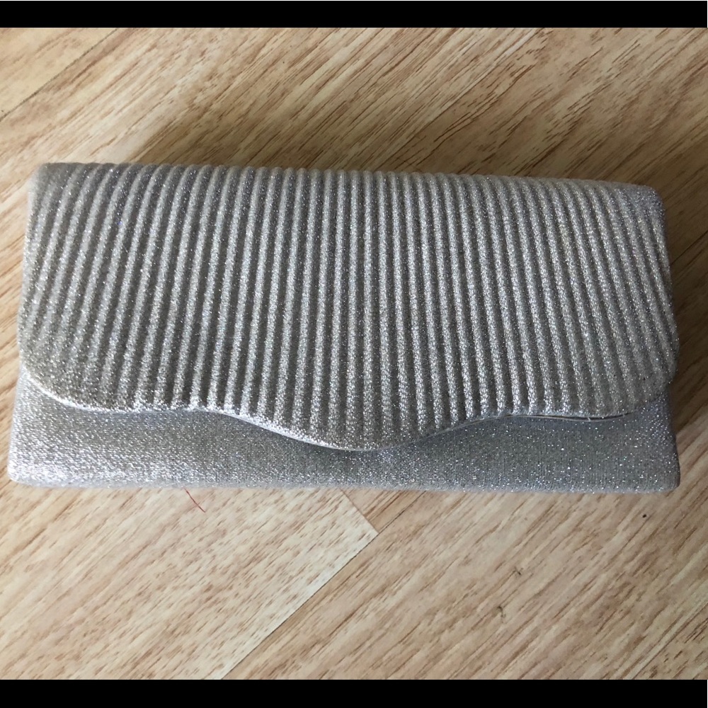Silver clutch